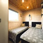 Romantic - Private Hot Tub - Sauna - Access *