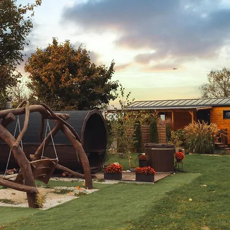 Romantic - Private Hot Tub - Sauna - Access