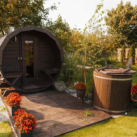 Romantic - Private Hot Tub - Sauna - Access *